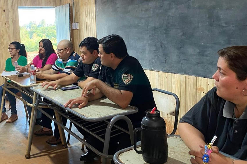 SAN VICENTE: Reunión con vecinos del barrio 25 de Mayo para abordar temas de seguridad