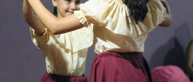 MONTECARLO: Emotivo cierre de año de la Escuela Municipal de Danzas en el barrio San Lorenzo