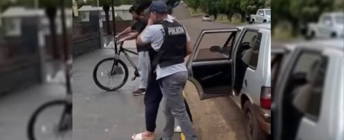 APÓSTOLES: Detuvieron a dos jóvenes y recuperaron una bicicleta robada